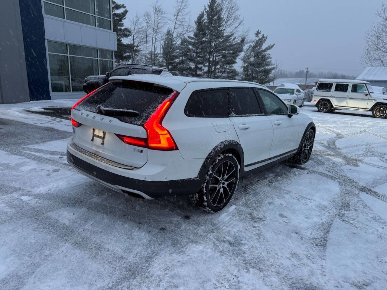 Used 2020 Volvo V90 T6 Cross Country AWD/4WD image 6