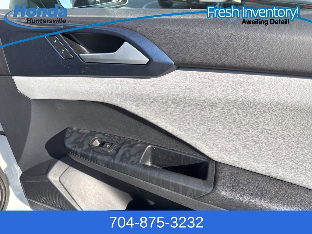 Used 2023 Volkswagen Taos SE w/ Panoramic Sunroof Package image 16