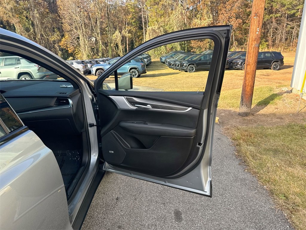 Used 2025 Cadillac XT5 Sportv w/ LPO, Floor Liner Package image 31