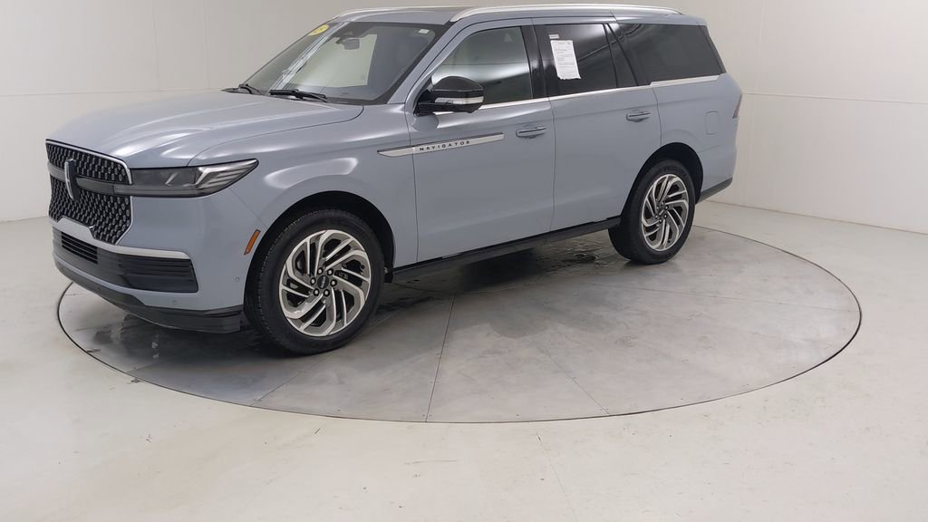 Used 2025 Lincoln Navigator Reserve image 22