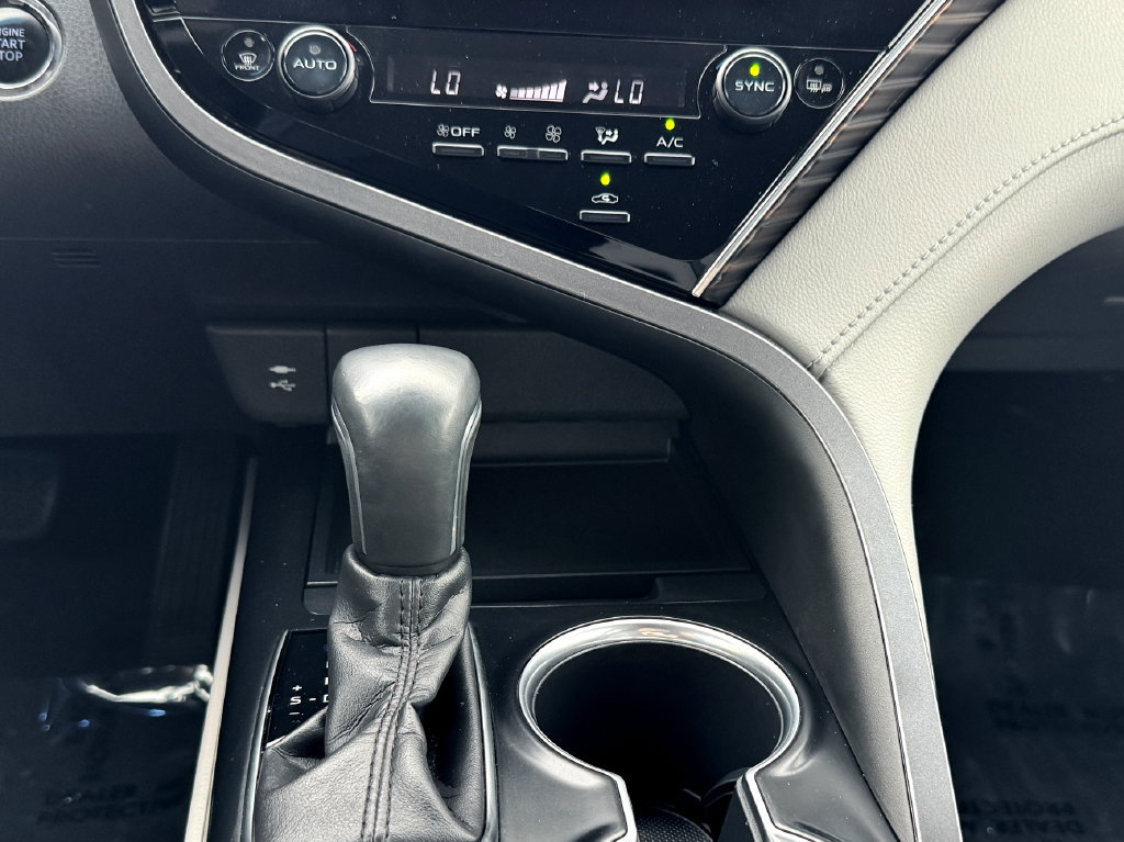 Used 2018 Toyota Camry XLE FWD image 32