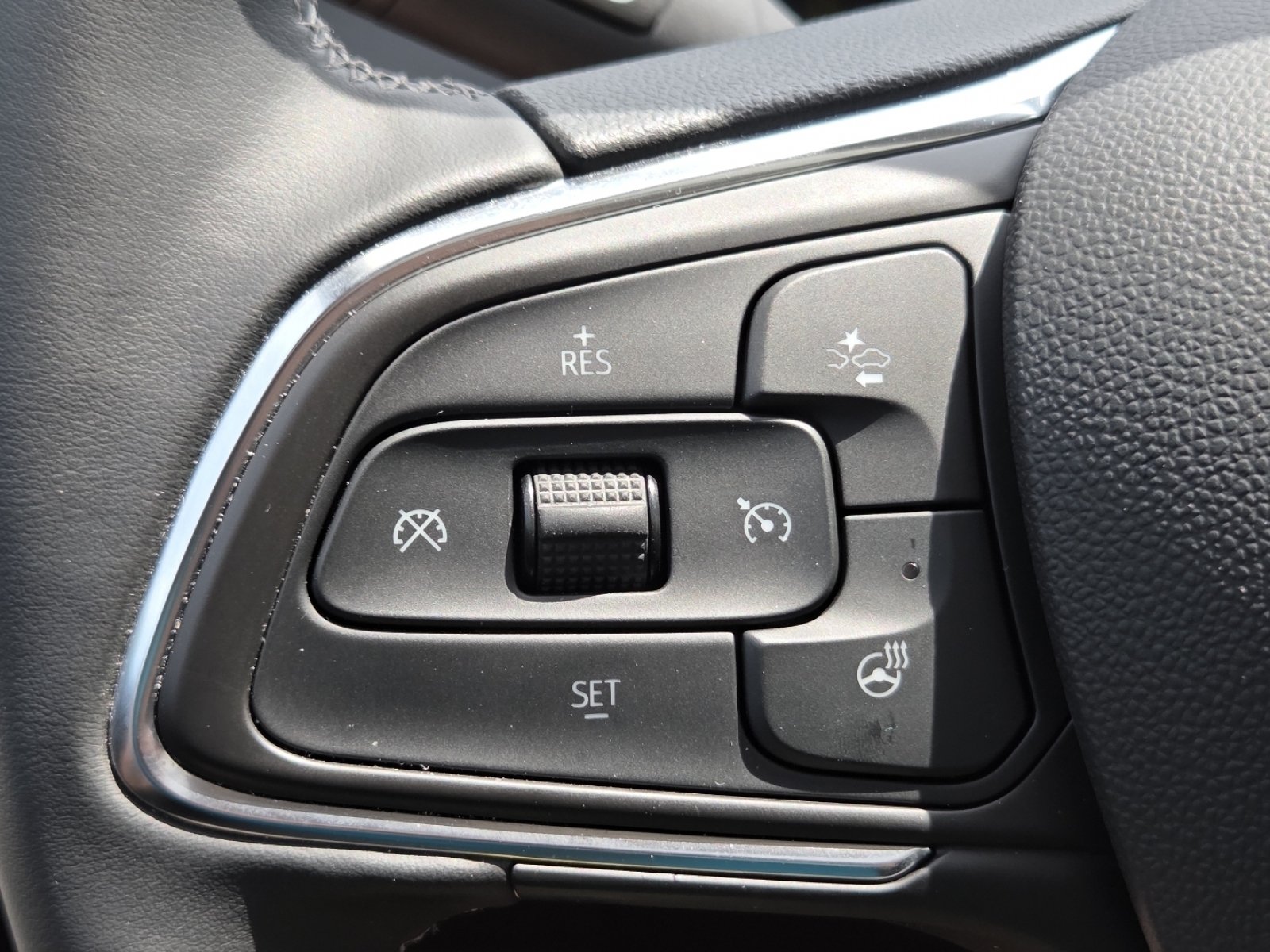 Used 2024 Buick Encore GX Avenir w/ Avenir Technology Package AWD/4WD image 13