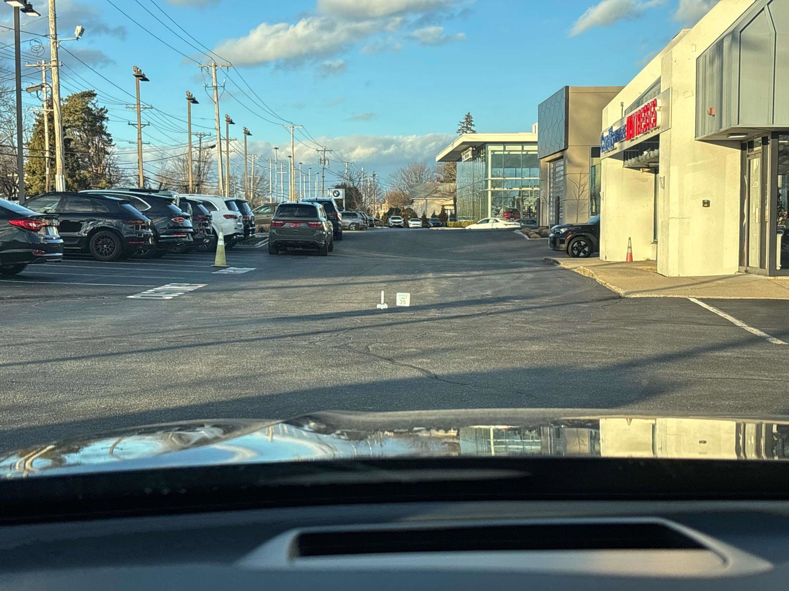 Used 2018 Volvo XC60 T6 Momentum w/ Advanced Package image 32