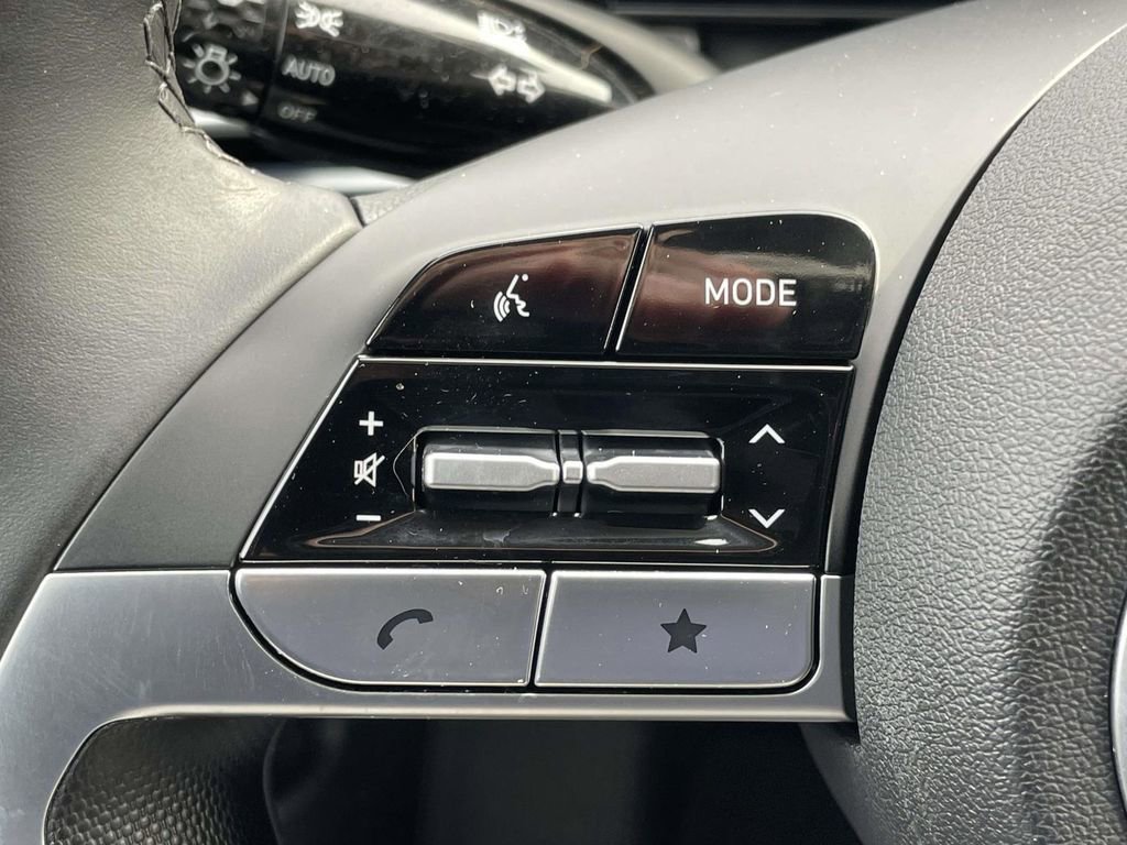 Certified 2025 Hyundai Elantra SEL image 10