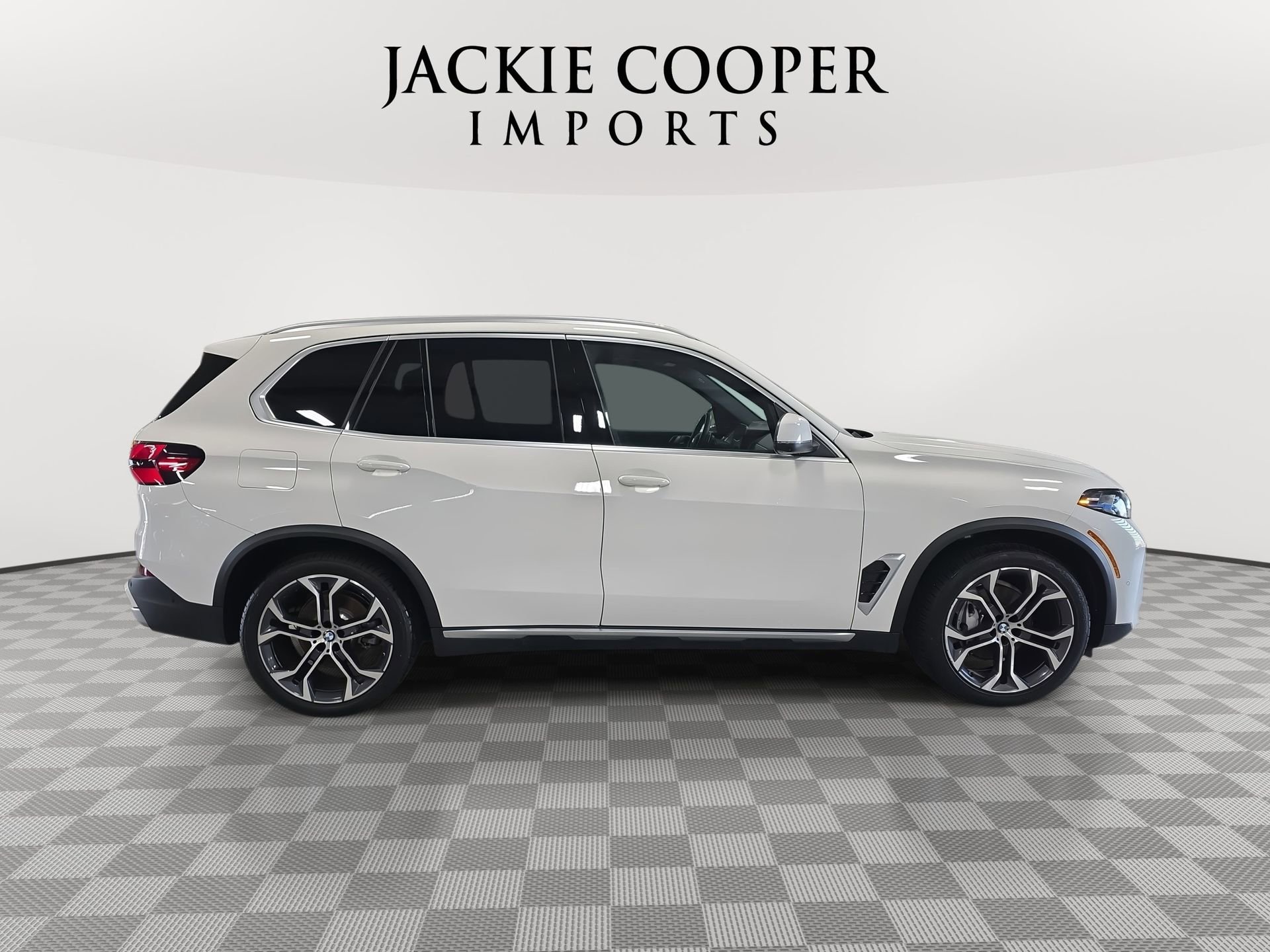 Used 2024 BMW X5 xDrive40i w/ Premium Package AWD/4WD image 4