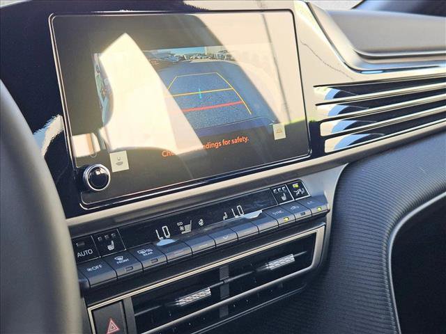 Used 2025 Toyota Camry SE image 13