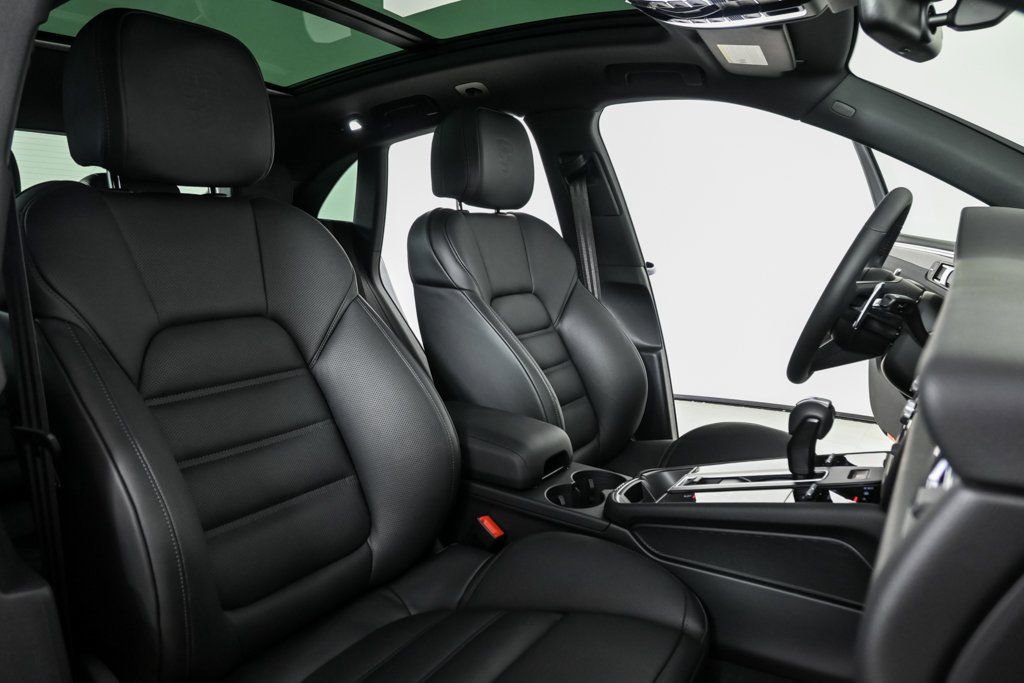 New 2026 Porsche Macan image 24