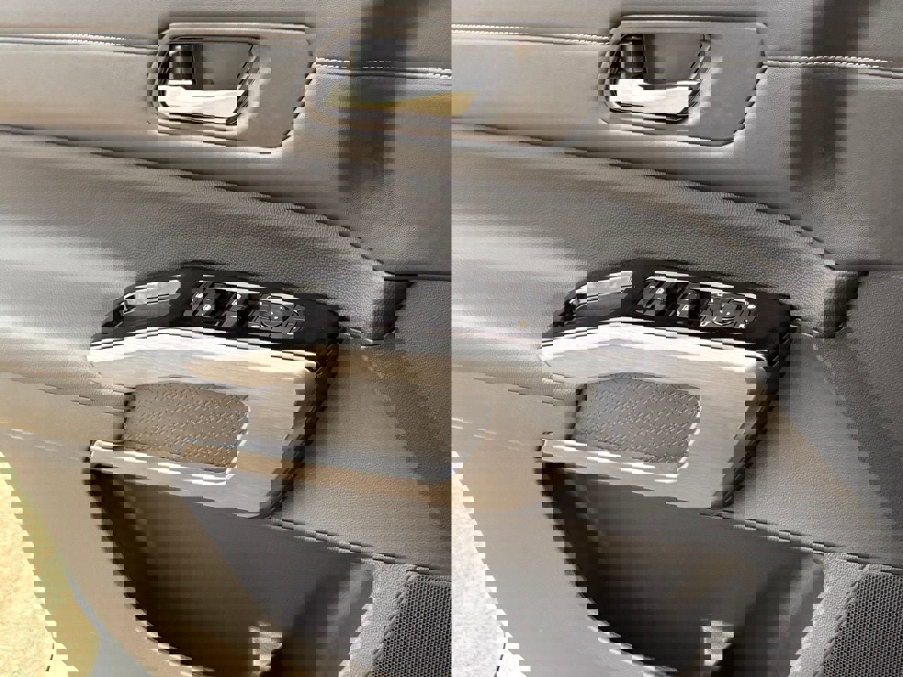 Certified 2025 Nissan Pathfinder SL image 28