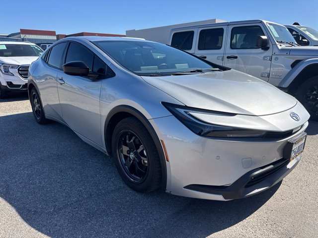 Used 2024 Toyota Prius LE FWD image 3