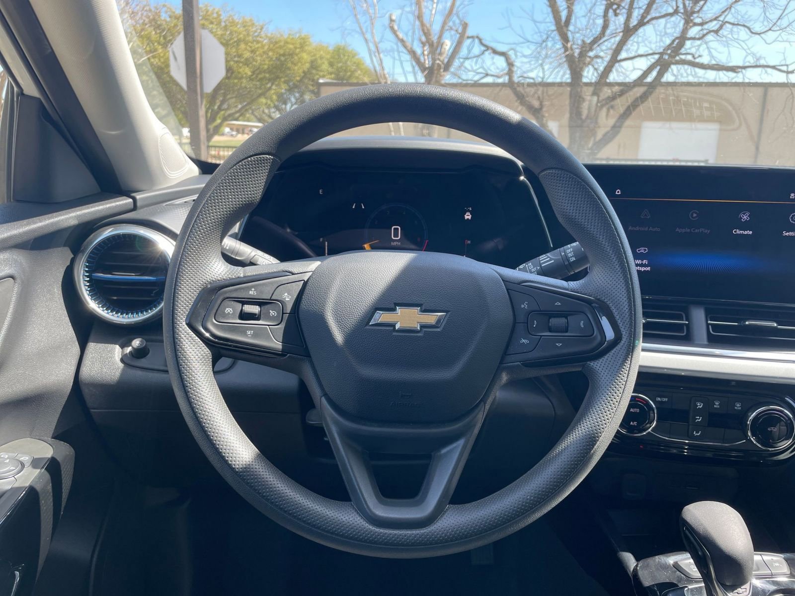 Used 2025 Chevrolet Trax LT image 31