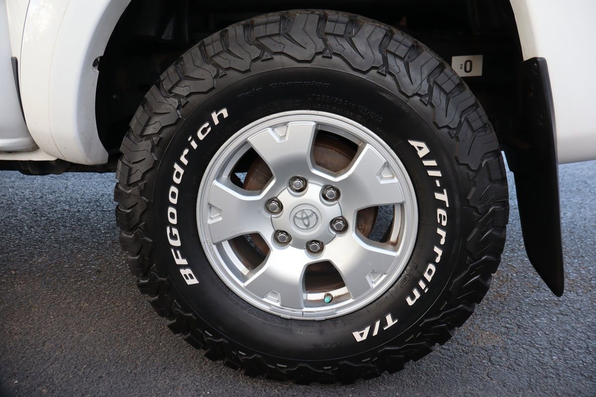 Used 2014 Toyota Tacoma PreRunner w/ TRD Off-Road Package image 42