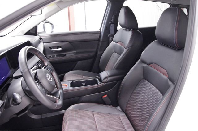 Used 2025 Nissan Kicks SR image 14