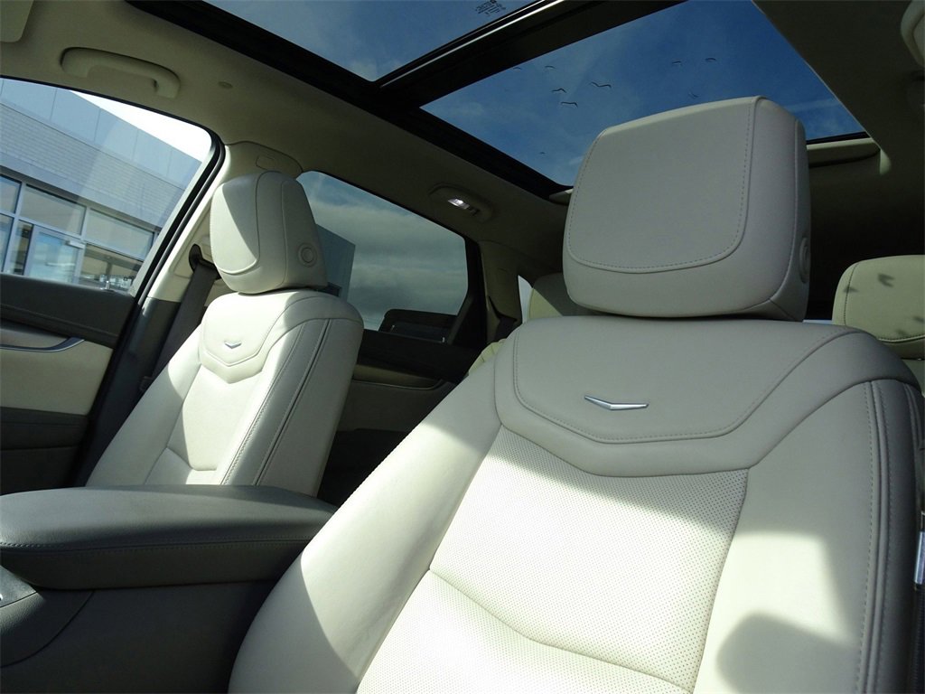 Certified 2023 Cadillac XT5 Premium Luxury w/ LPO, Floor Liner Package image 11