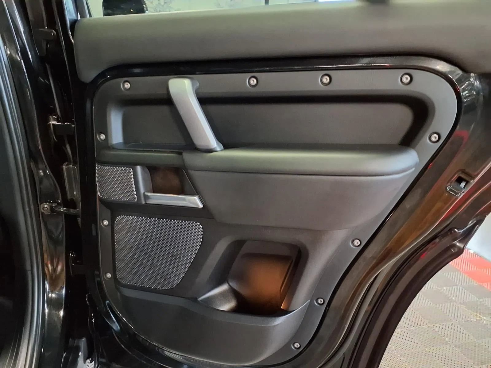 Used 2023 Land Rover Defender 110 V8 image 10