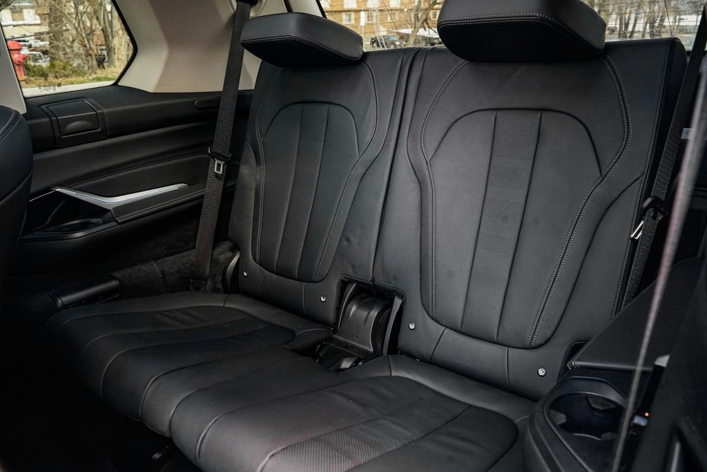 Used 2022 BMW X7 xDrive40i w/ Executive Package image 20