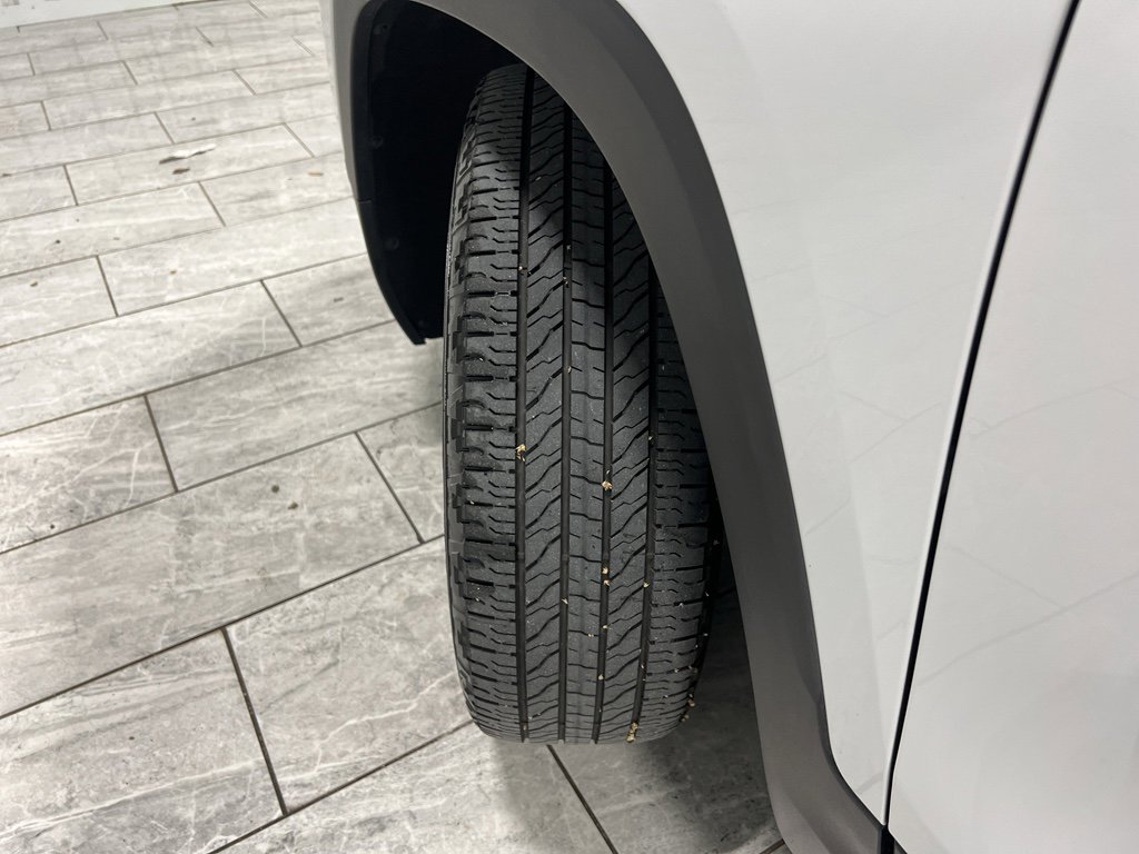 Used 2023 GMC Terrain AT4 image 35