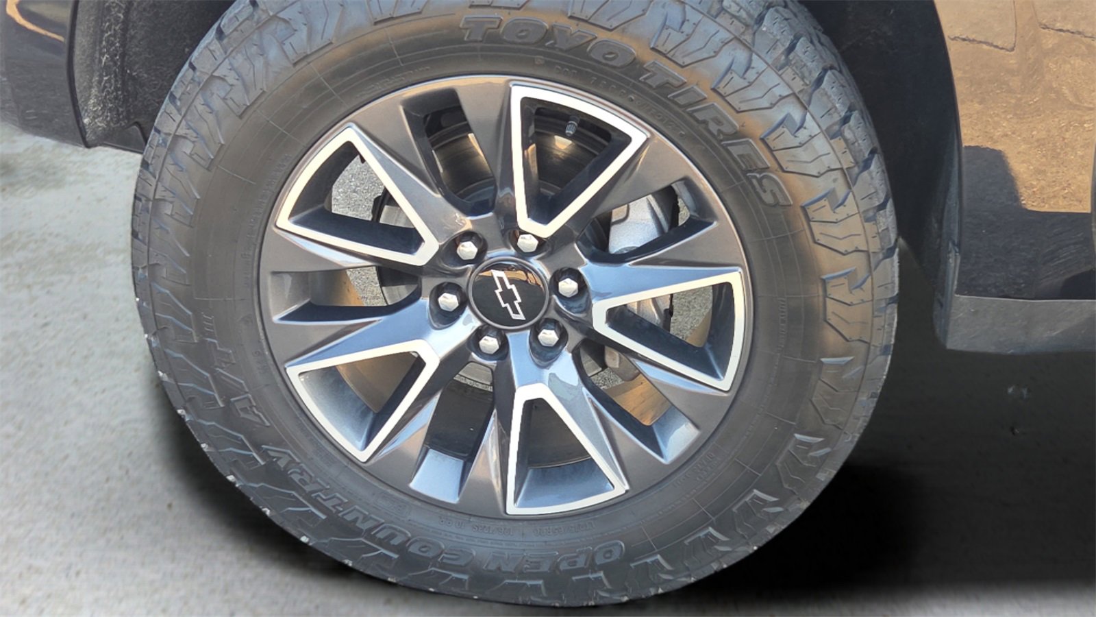 Used 2022 Chevrolet Suburban Z71 w/ Z71 Off-Road Package image 19