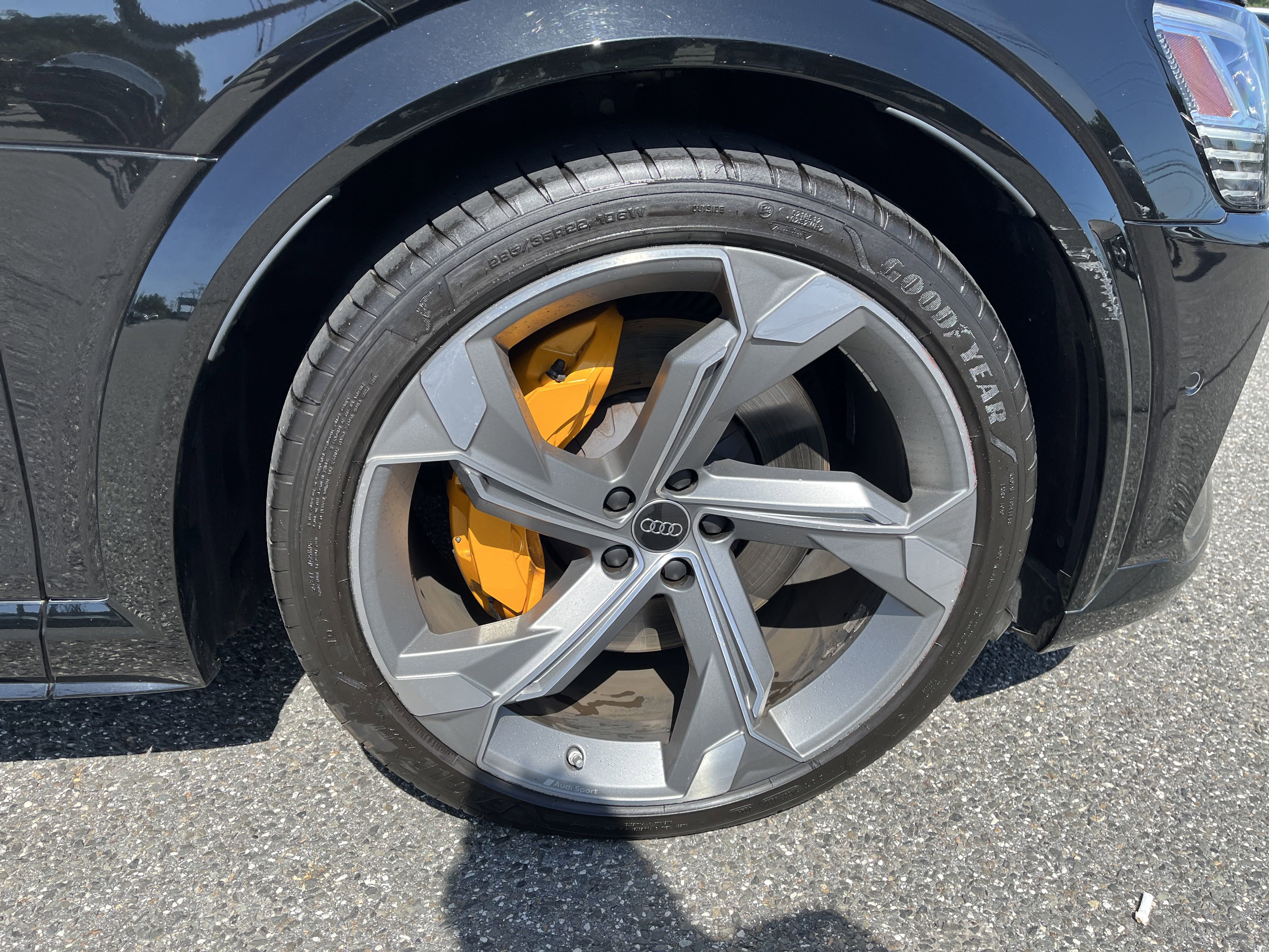 Certified 2022 Audi e-tron S Prestige w/ Prestige Package AWD/4WD image 5