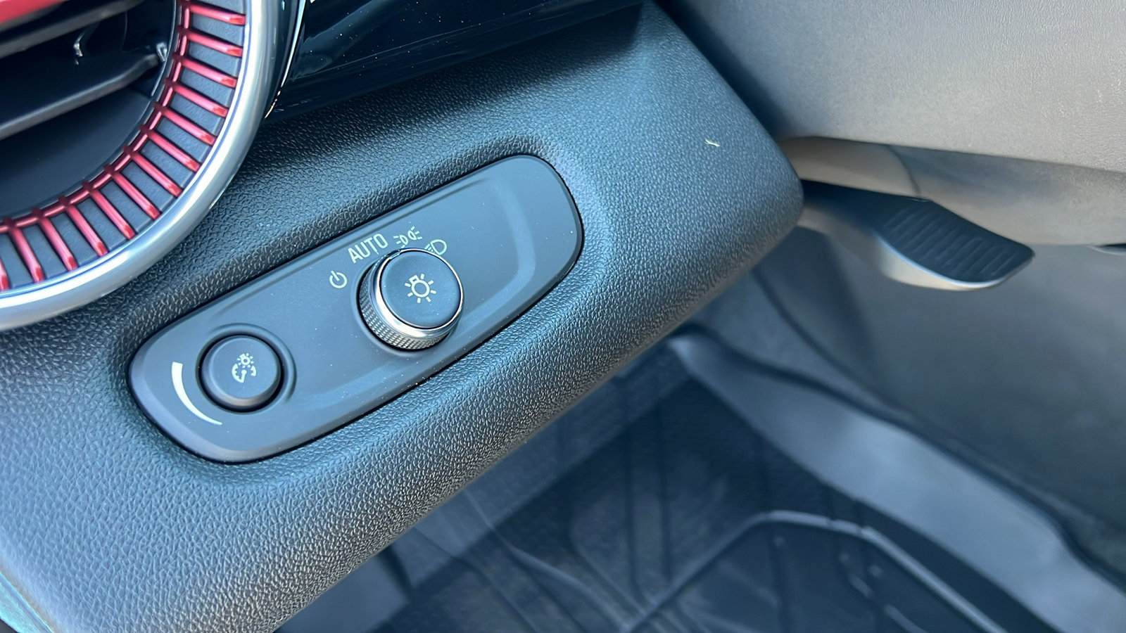 New 2026 Chevrolet Trax RS w/ Sunroof Package image 28