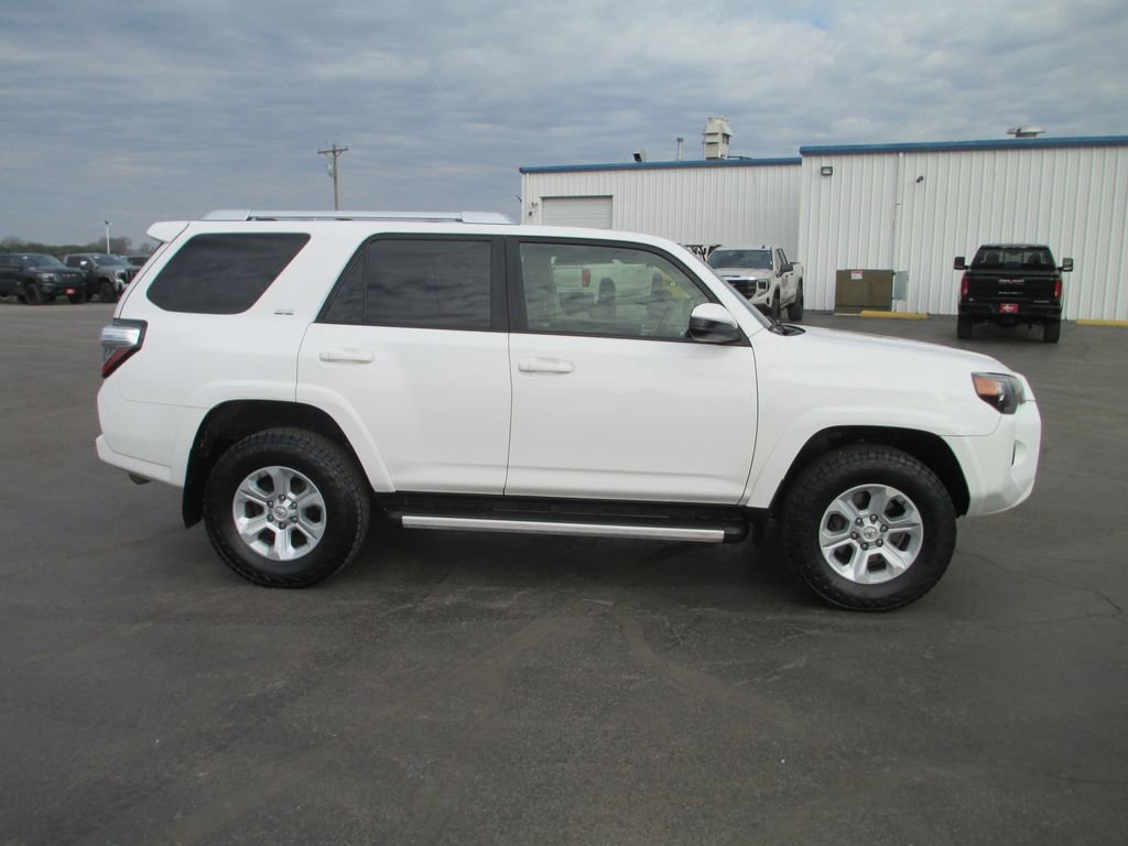 Used 2018 Toyota 4Runner SR5 image 2