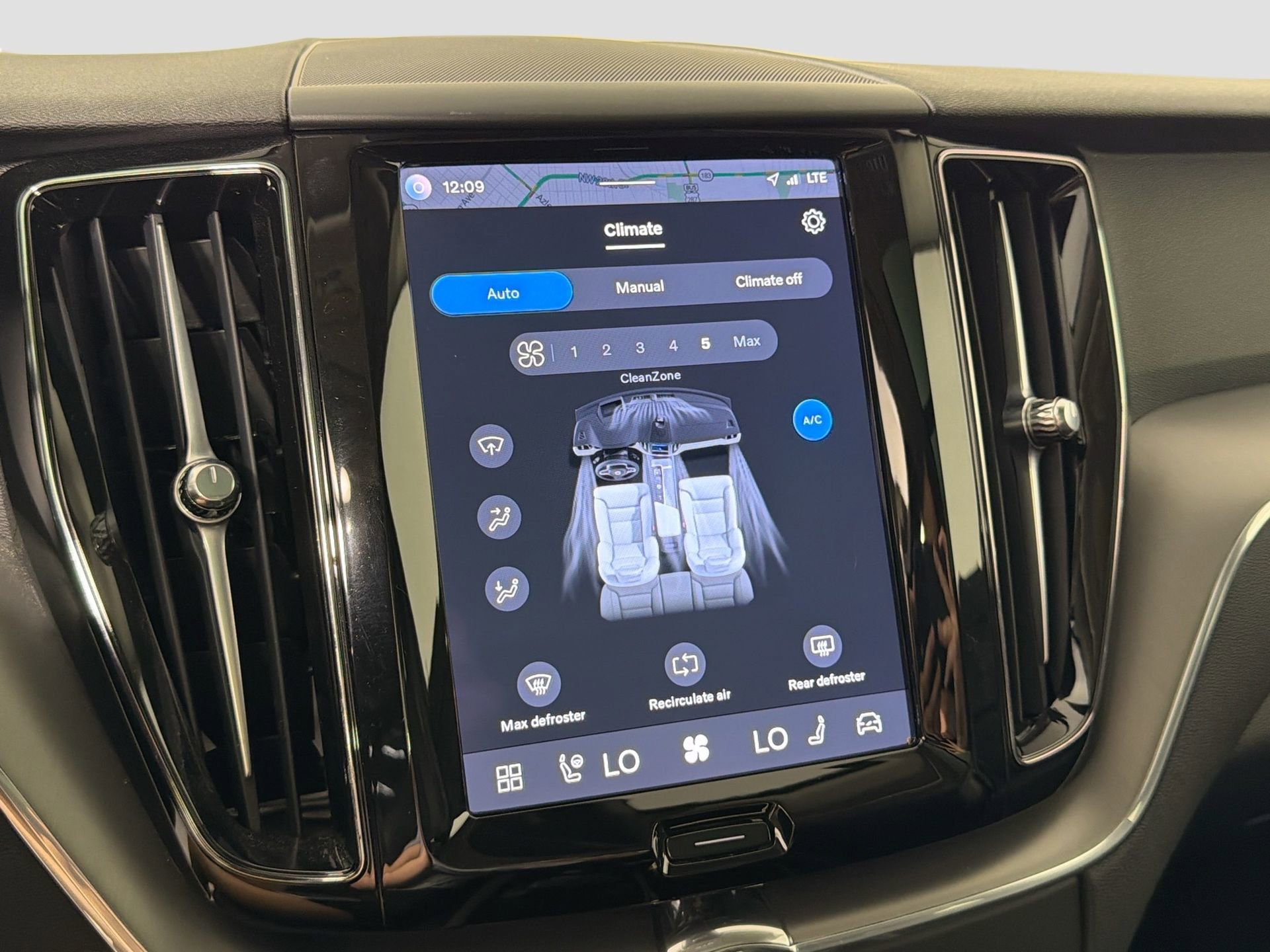 Certified 2023 Volvo XC60 B5 Core image 16