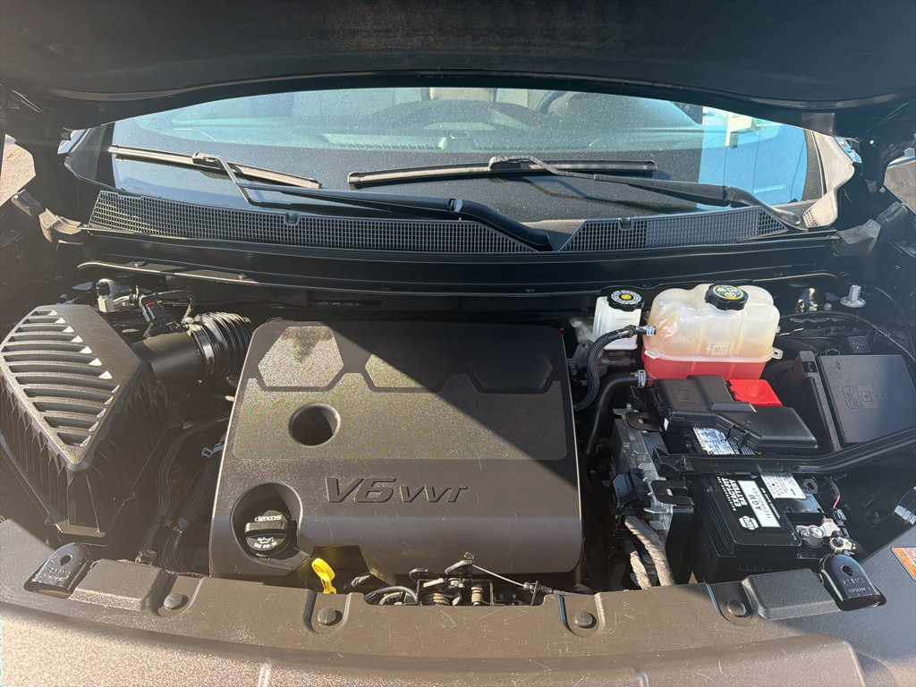 Used 2022 Chevrolet Traverse LS FWD image 8