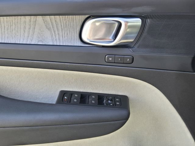 Used 2023 Volvo XC40 B4 Plus w/ Protection Package image 31