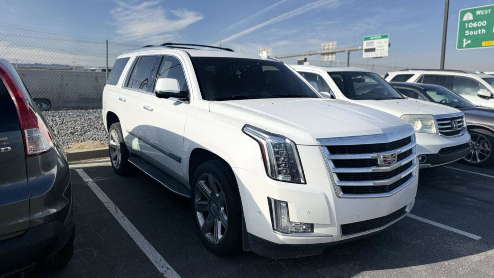 Used 2017 Cadillac Escalade Luxury image 4