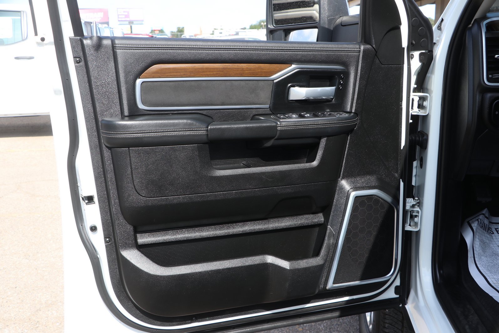 Used 2024 RAM 2500 Laramie w/ Safety Group AWD/4WD image 10