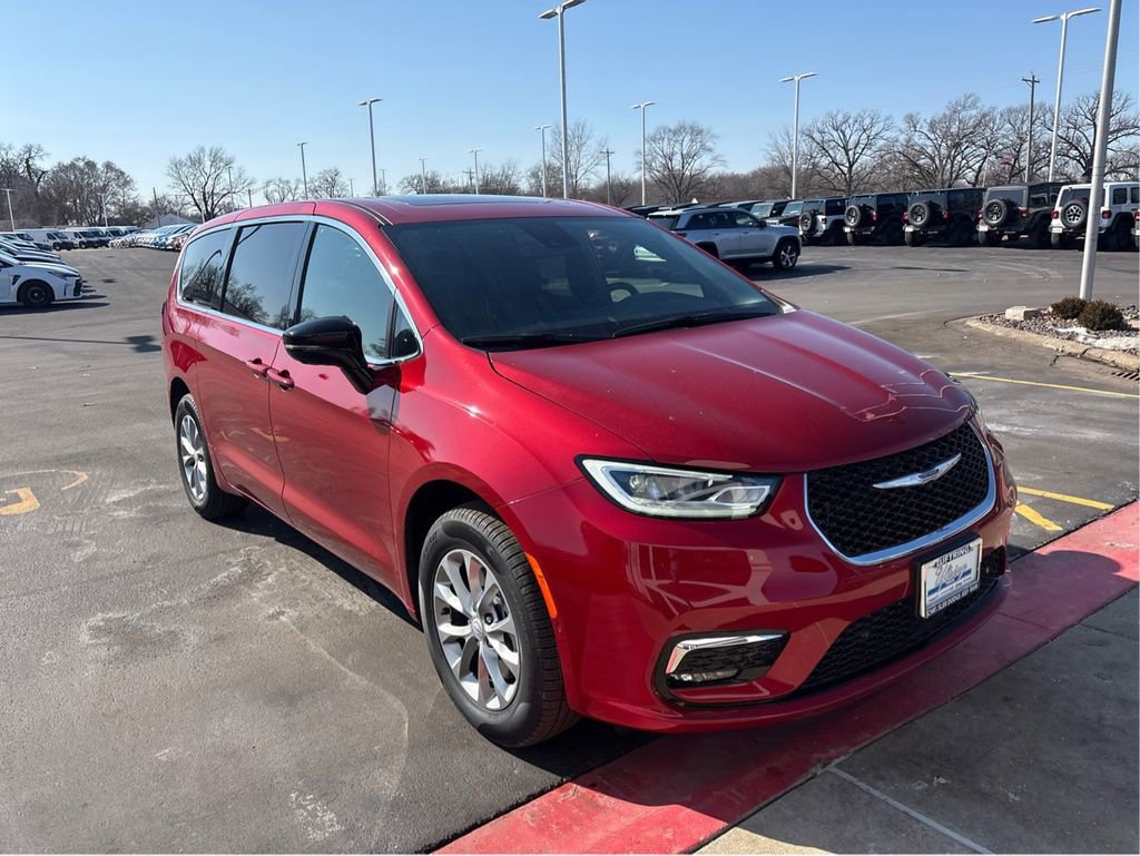 New 2026 Chrysler Pacifica Limited image 1