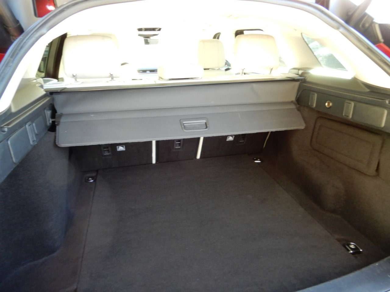 Used 2019 Land Rover Range Rover Velar S image 9