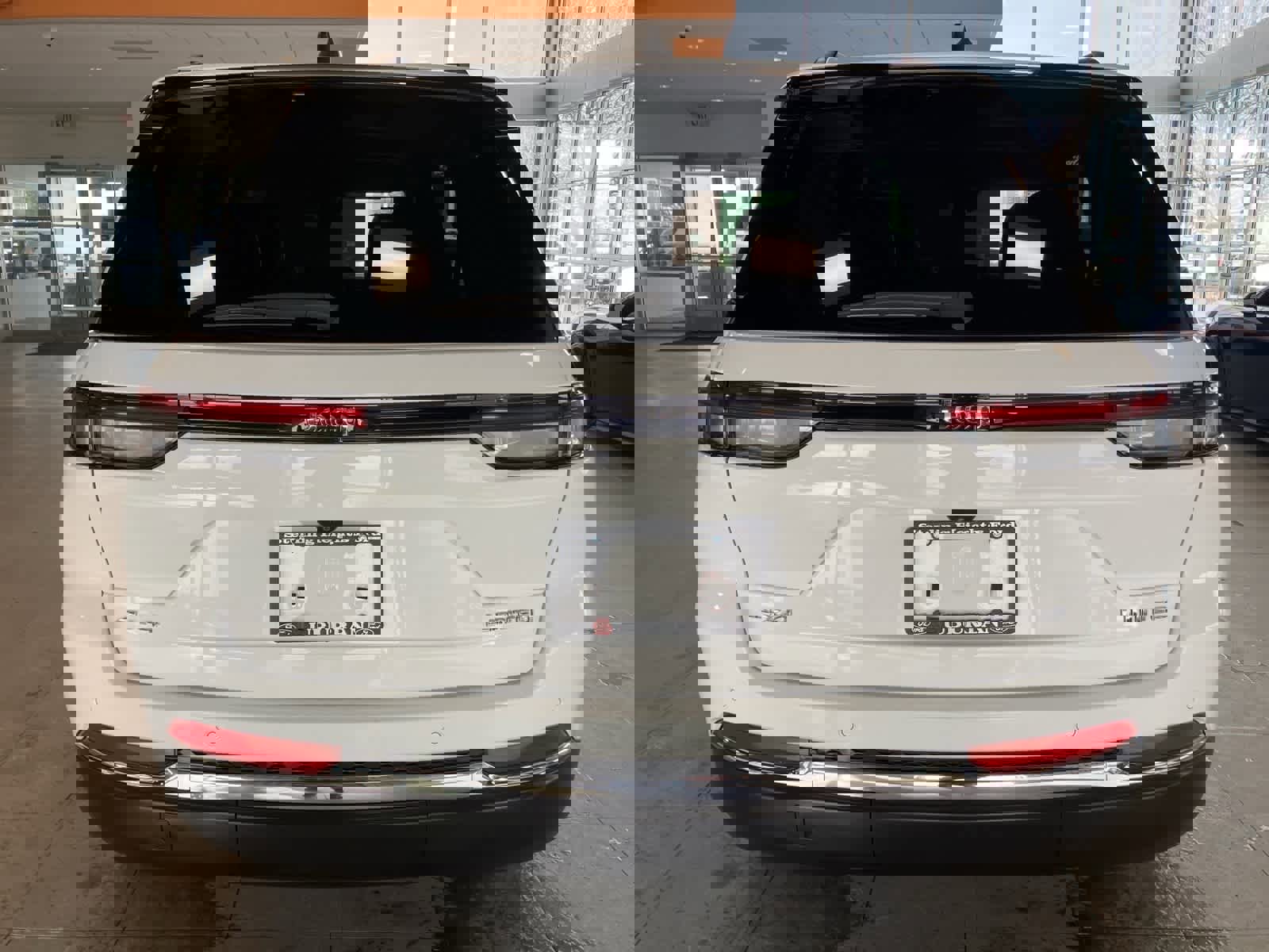 Used 2023 Jeep Grand Cherokee Limited image 6