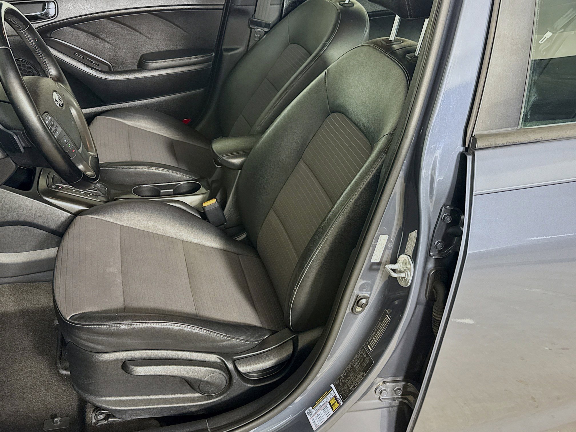 Used 2016 Kia Forte SX image 22