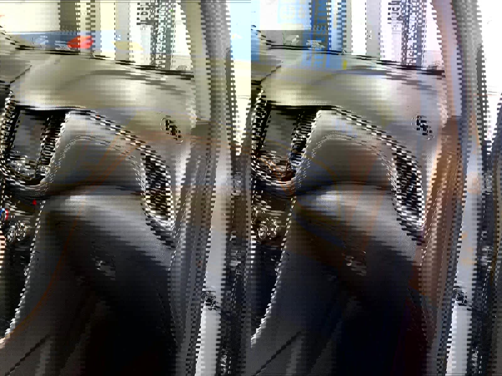 Used 2022 Chevrolet Trax LT w/ Driver Confidence Package AWD/4WD image 13