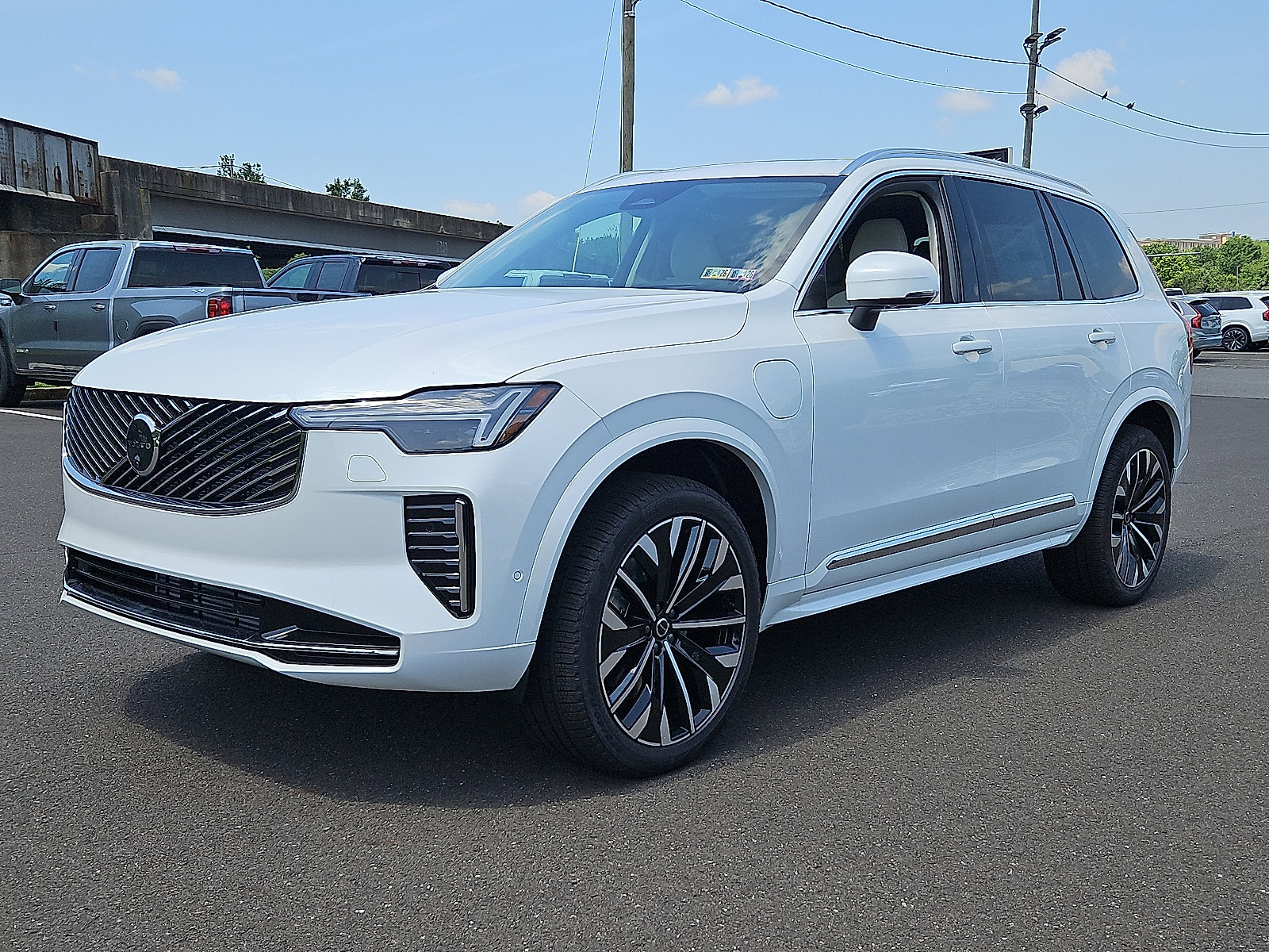 New 2026 Volvo XC90 T8 Ultra w/ Protection Package Premier image 3