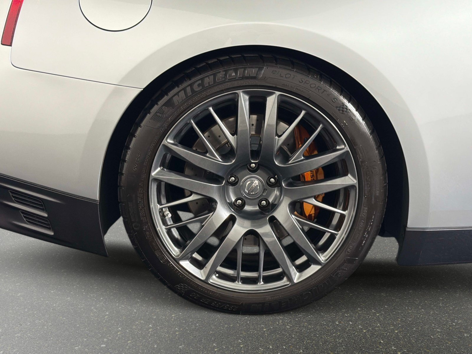 Used 2016 Nissan GT-R Premium AWD/4WD image 18