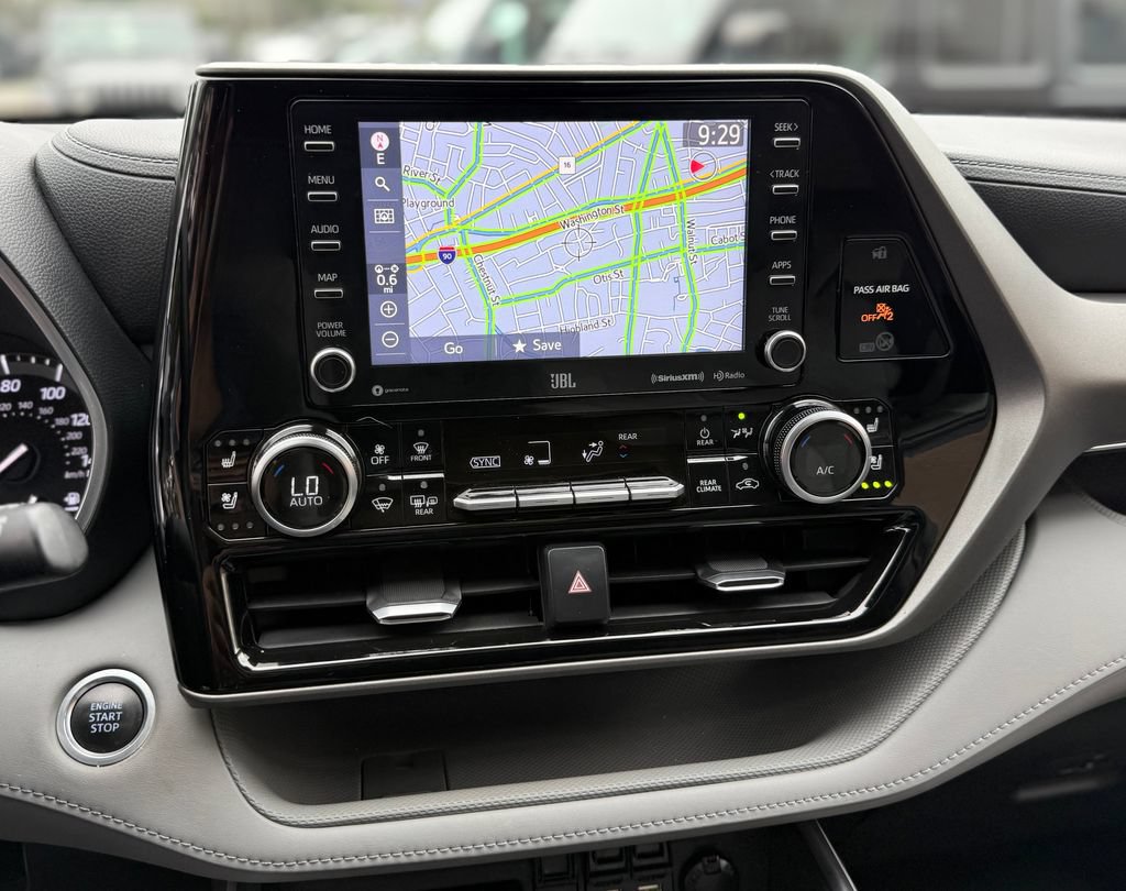 Used 2020 Toyota Highlander Limited FWD image 7