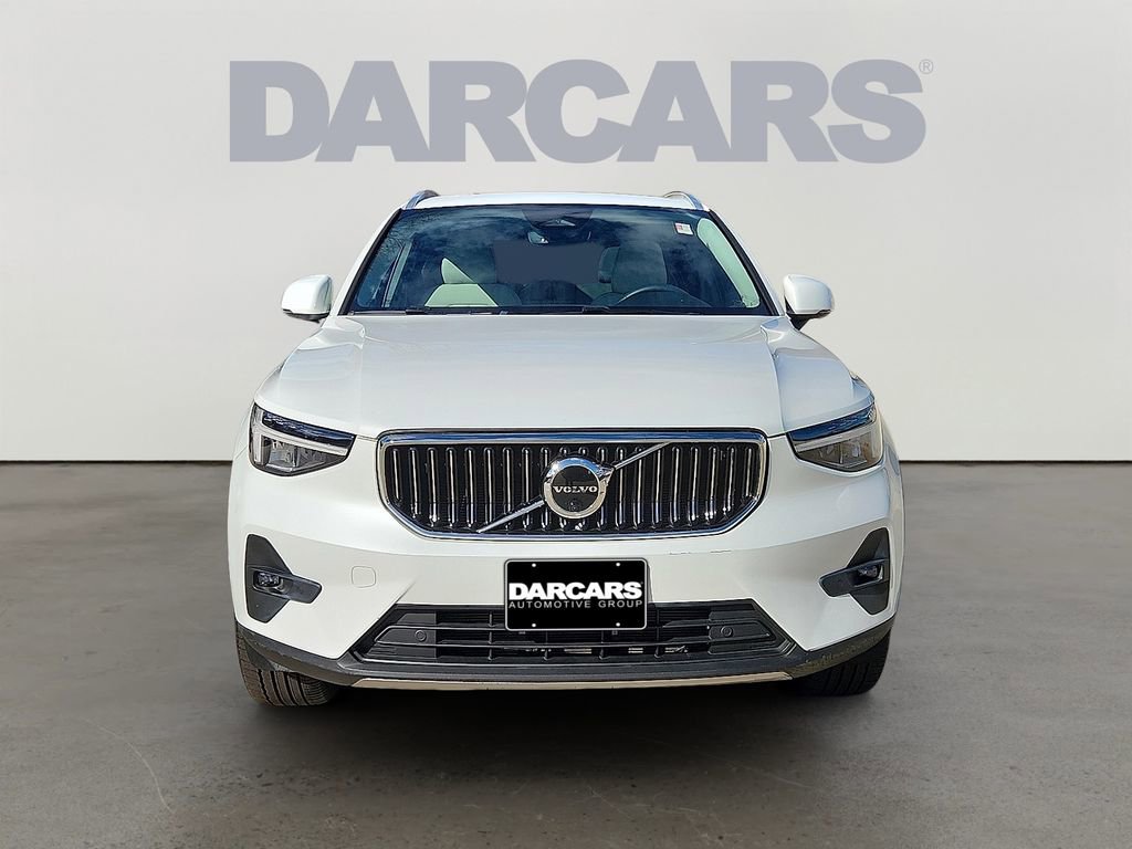 Used 2023 Volvo XC40 B5 Plus w/ Driver Assist Package image 2