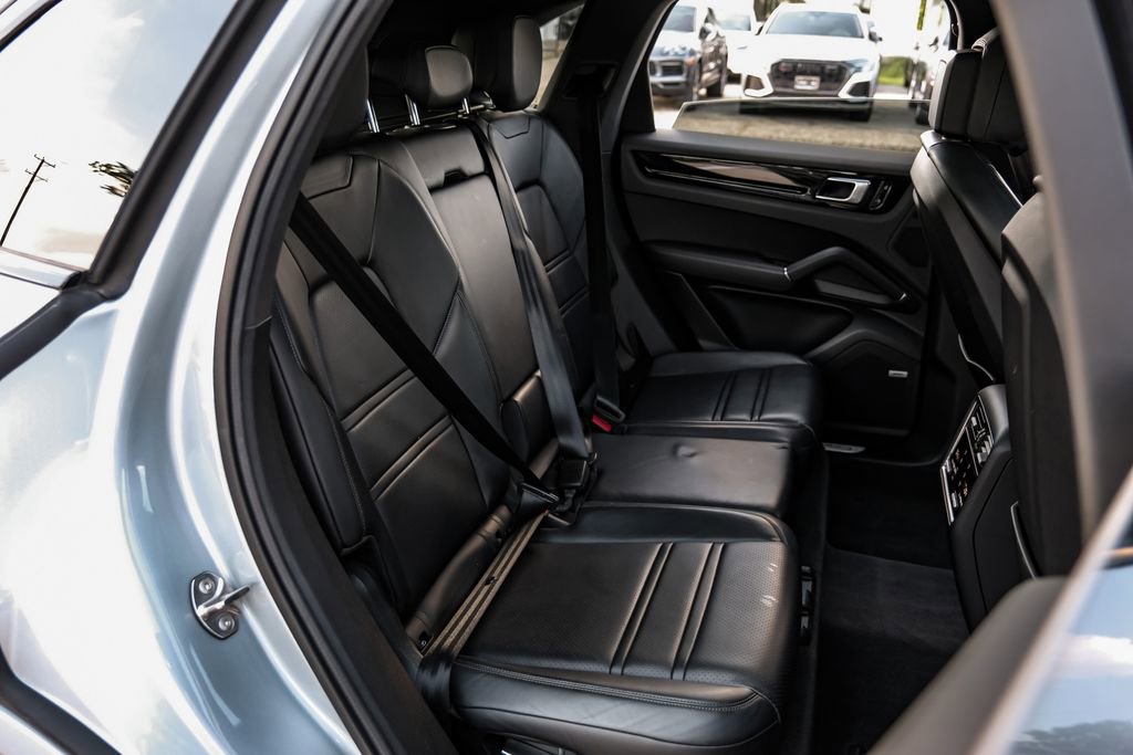Used 2021 Porsche Cayenne image 39
