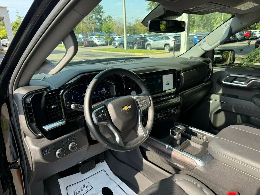 Used 2025 Chevrolet Silverado 1500 LTZ image 3