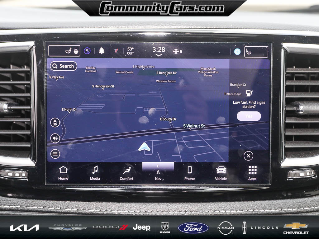 Used 2024 Chrysler Pacifica Limited image 17