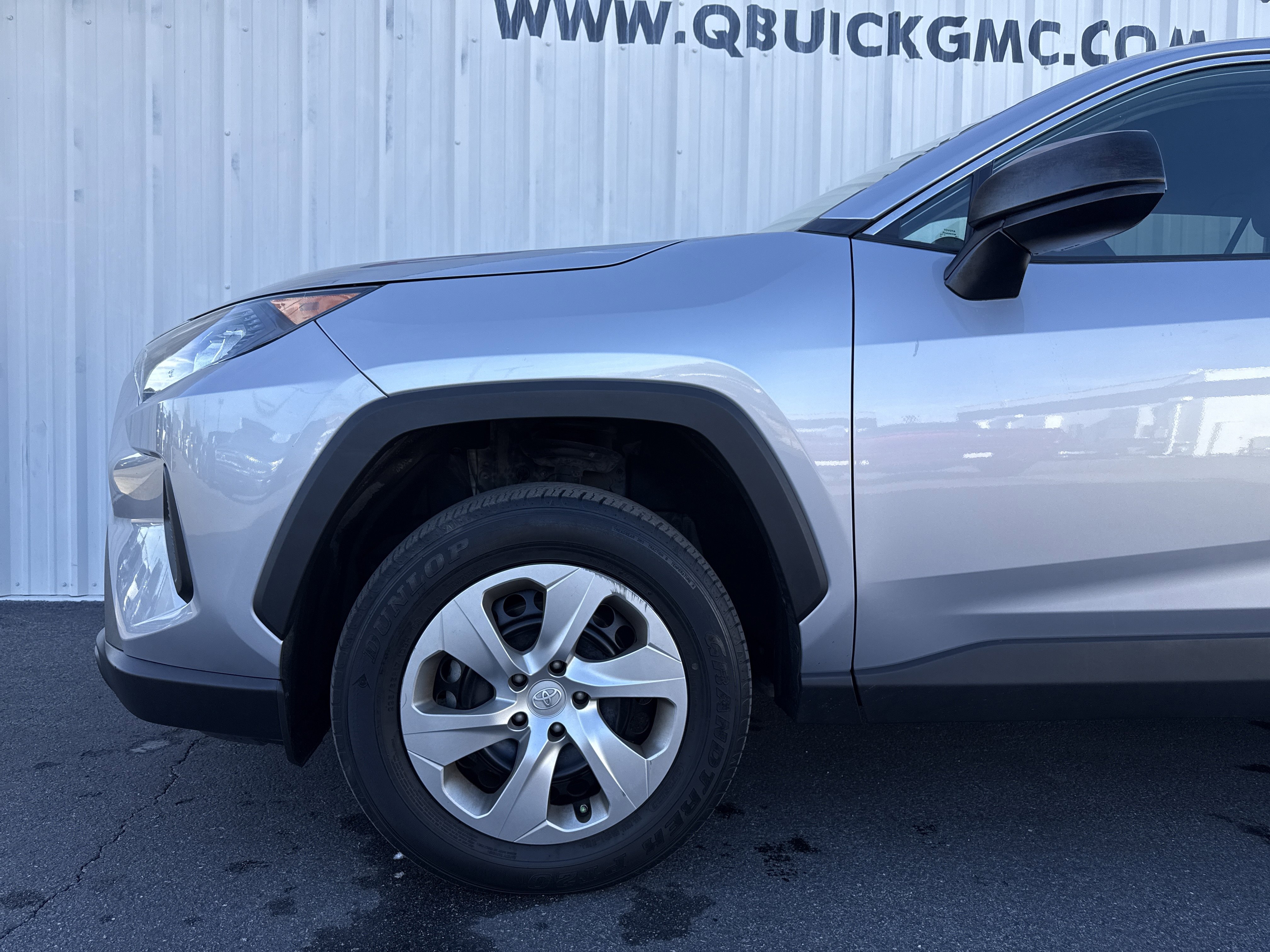 Used 2022 Toyota RAV4 LE image 4