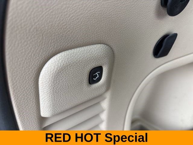Used 2022 Jeep Grand Cherokee Laredo E w/ Security & Convenience Group AWD/4WD image 35