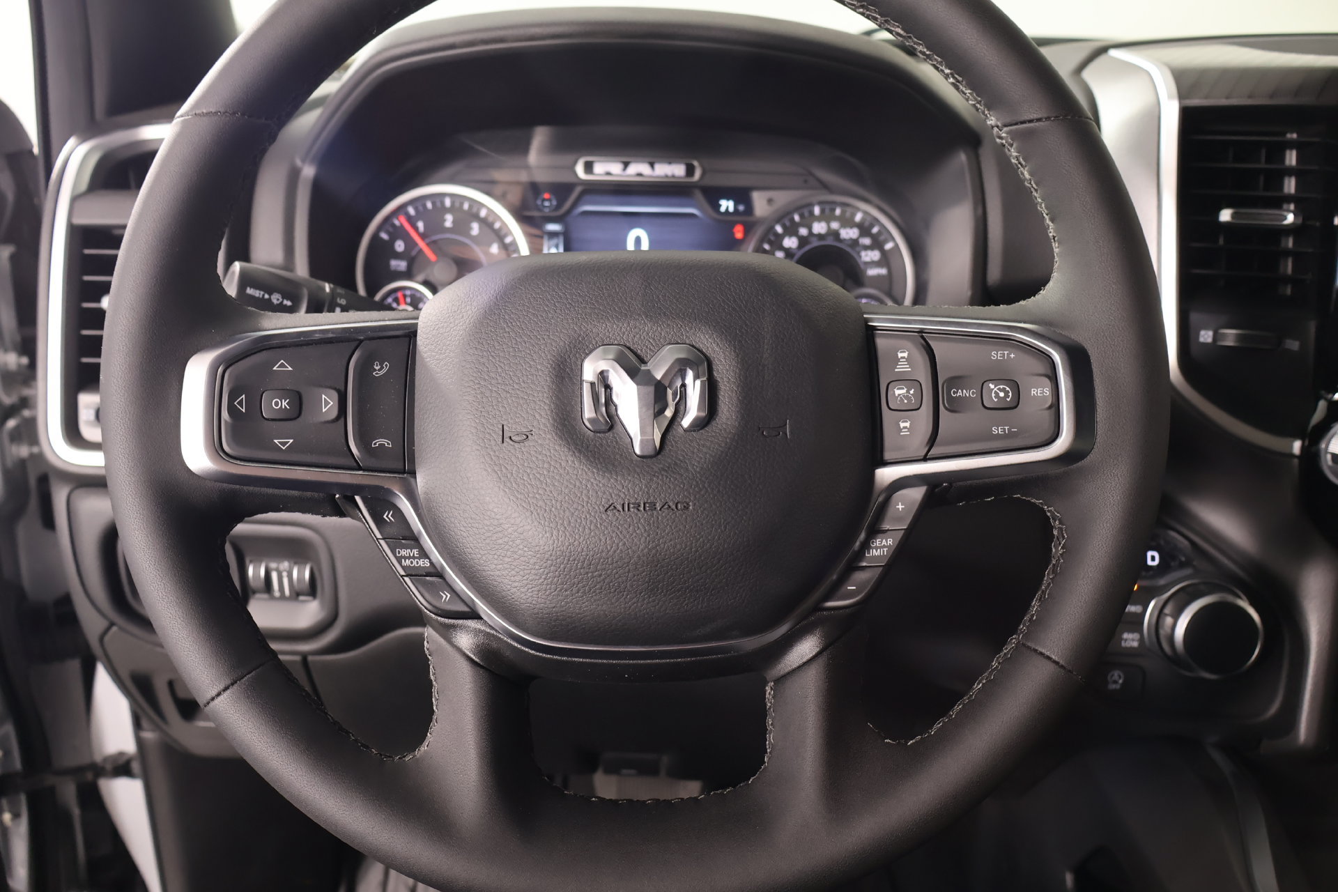New 2026 RAM 1500 4x4 Crew Cab image 3