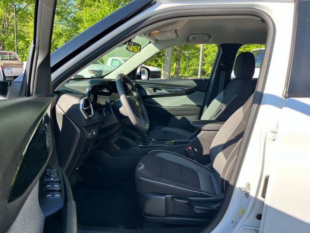 Used 2024 Chevrolet TrailBlazer LT w/ Driver Confidence Package FWD image 14