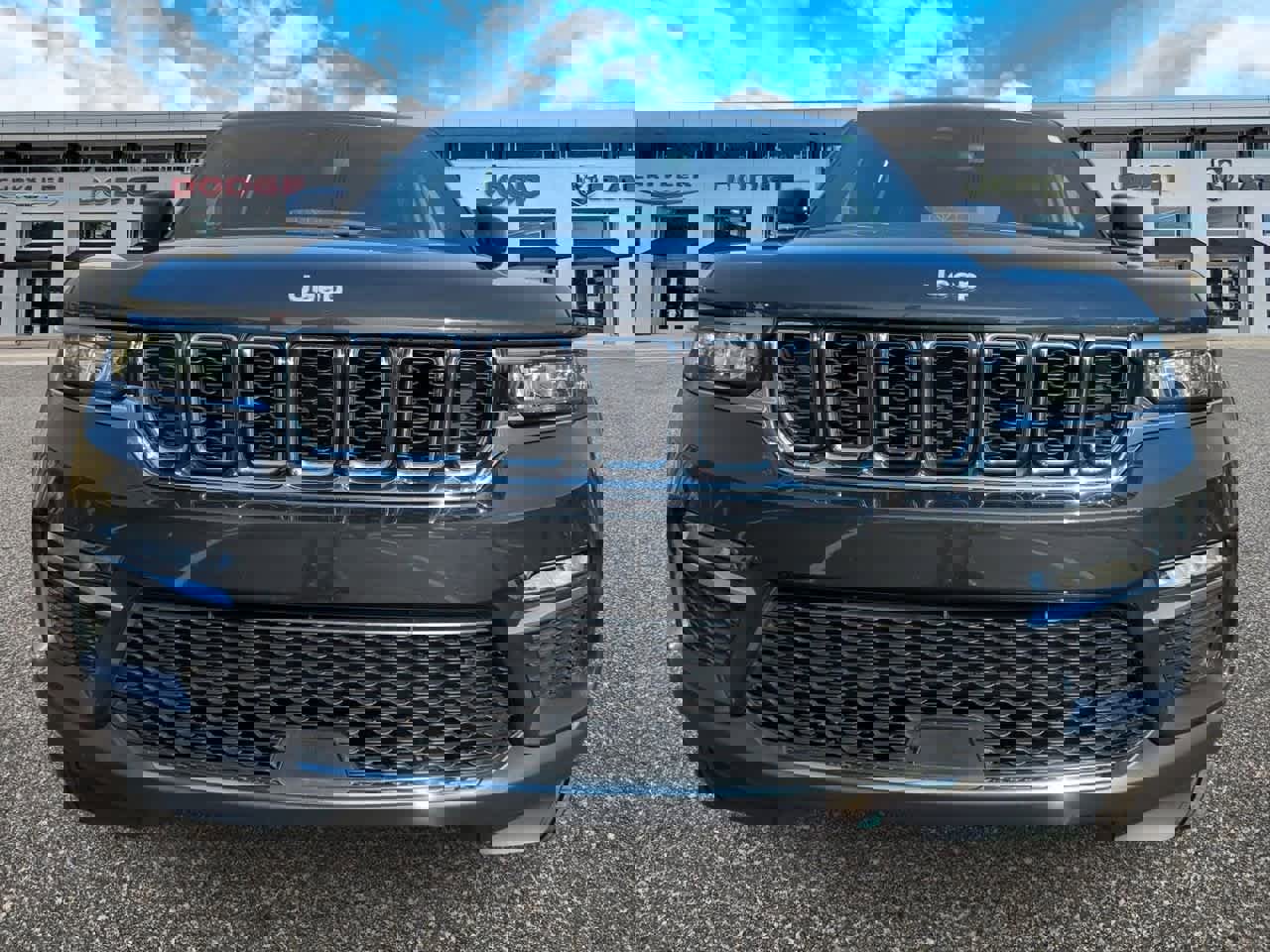 Used 2024 Jeep Grand Cherokee Limited image 3