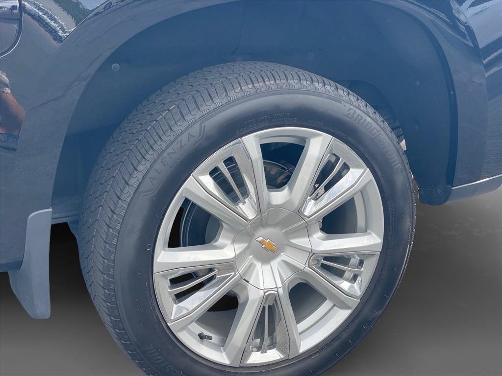 Used 2025 Chevrolet Silverado 1500 High Country AWD/4WD image 30