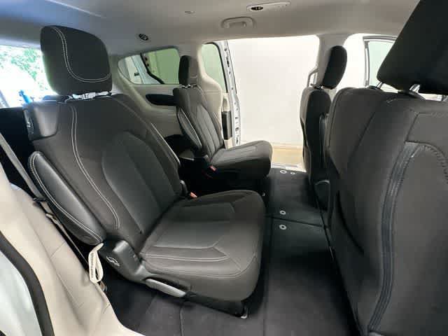 Used 2022 Chrysler Voyager LX FWD image 24