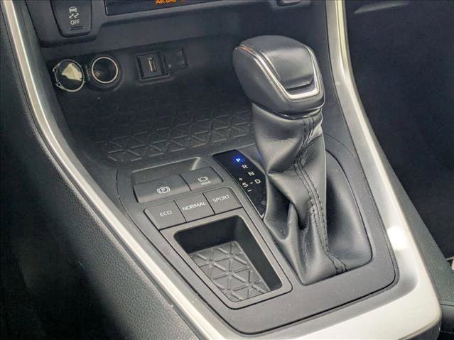 Used 2020 Toyota RAV4 XLE Premium image 13