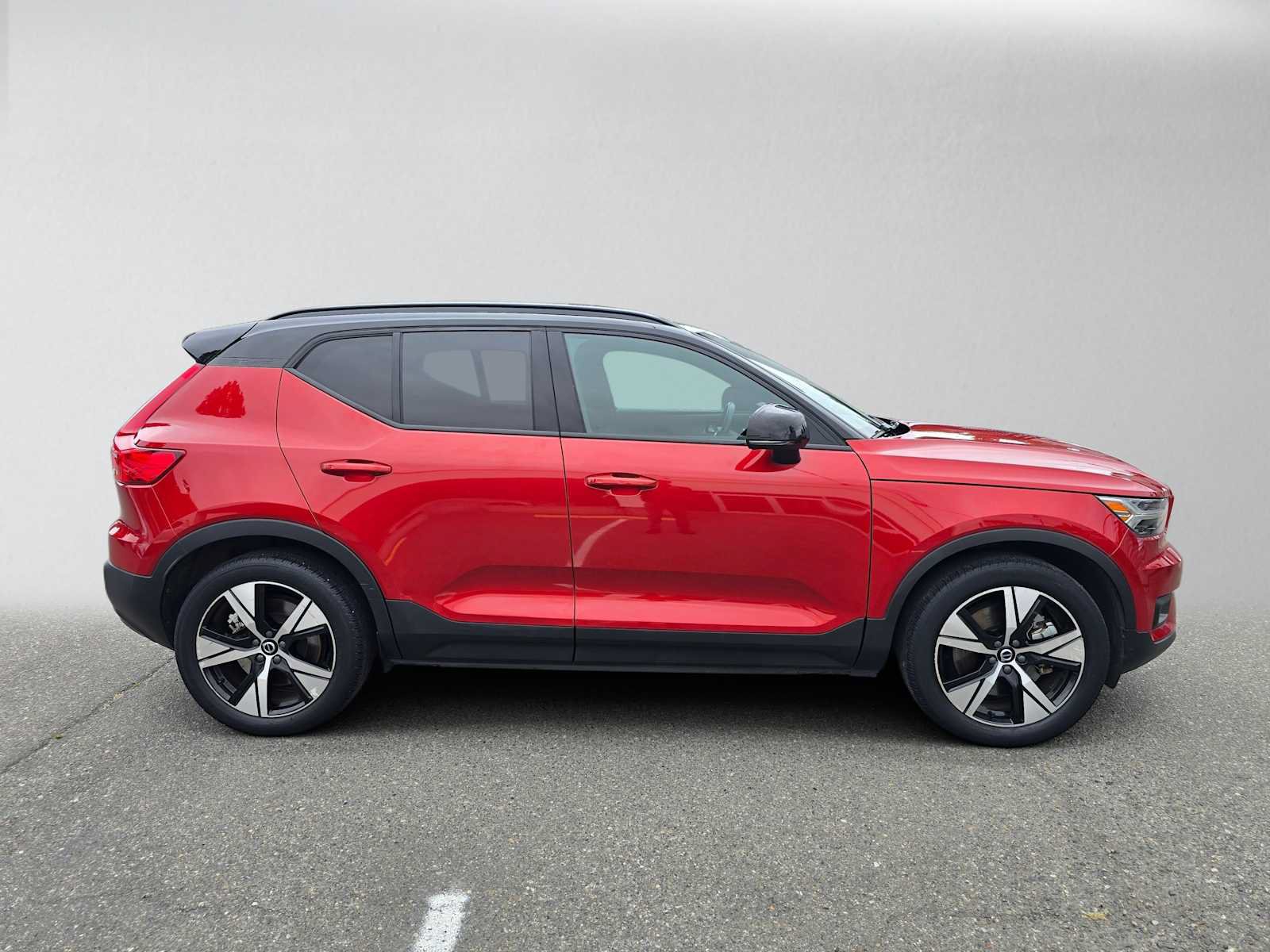 Used 2021 Volvo XC40 P8 Recharge AWD/4WD image 2